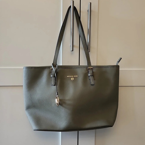 Michael Kors Handbags - Michael Kors tote